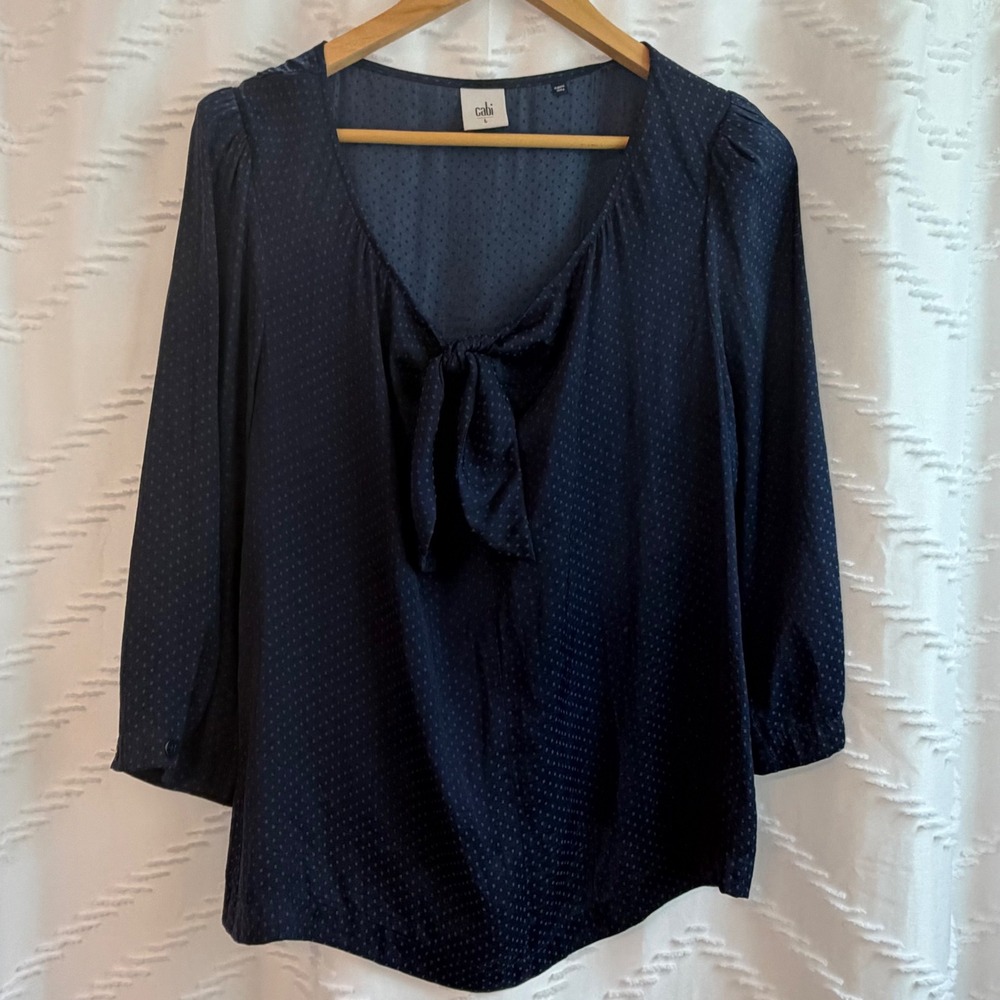 Cabi Navy Blue Tie Neck Jacquard Blouse 5525 Womens Large 3/4 Sleeve Top